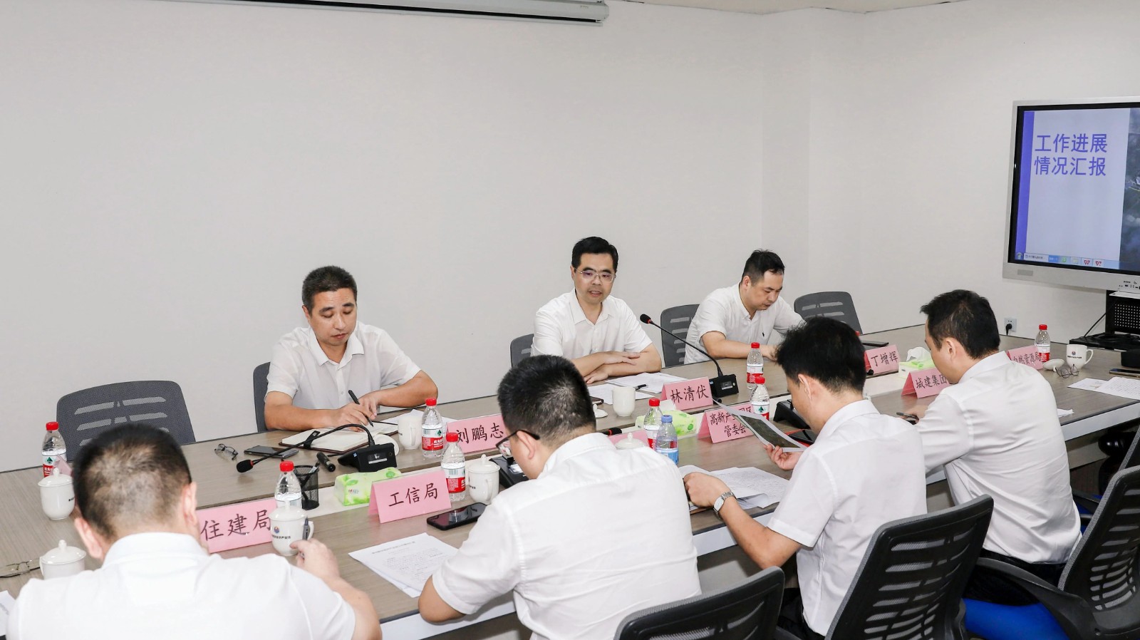 麻豆做爱
主要领导调研泉州数字经济产业园建设发展工作